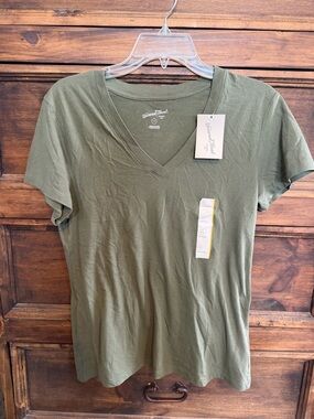 Universal Thread Olive Green V-Neck Tee